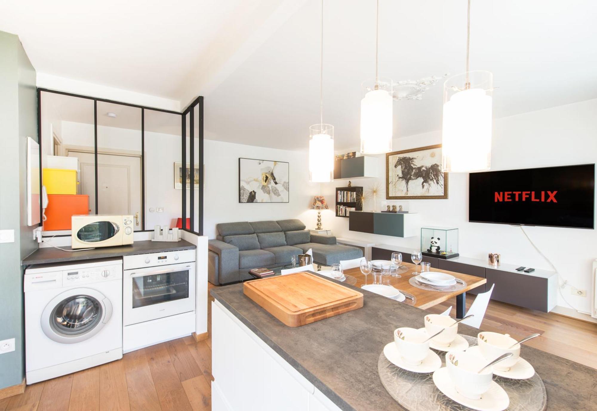 Spacieux - Parking - Piscine - Bv Appartement
