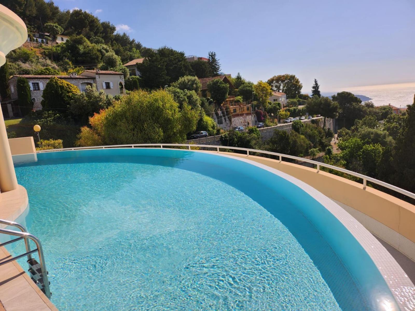 Appartement Spacieux - Parking - Piscine - Bv *
