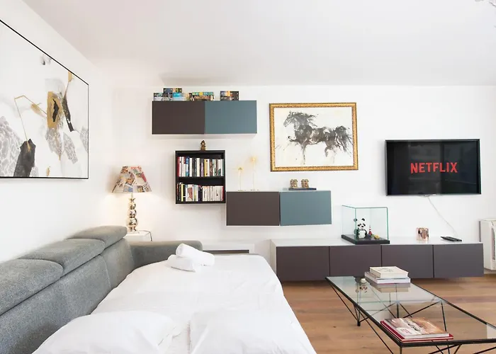 Spacieux Appartement - Parking - Piscine - Bv